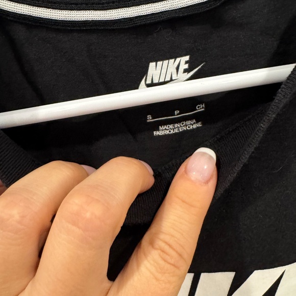 Nike T-shirt - Picture 2 of 2